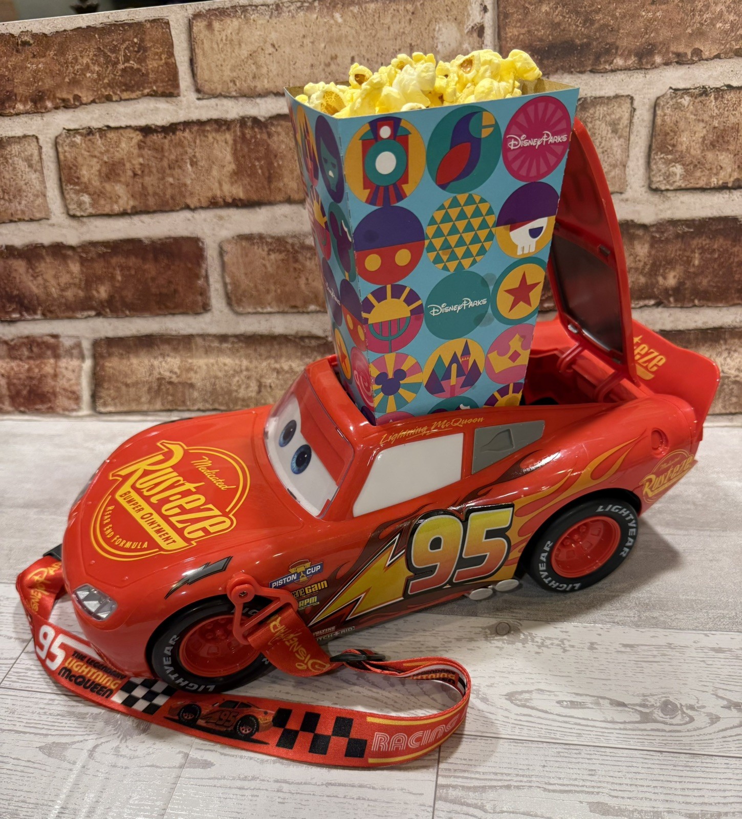 NEW Disney HS Lightning McQueen Cars Popcorn Bucket & Strap Pixar #95 LIGHTS UP