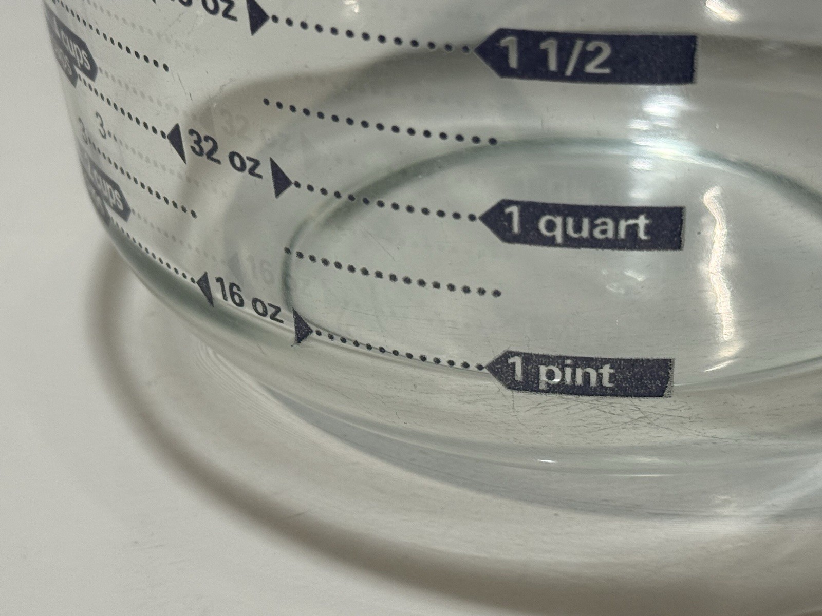 PYREX 8 Cups 64 Oz 2 Quarts Blue Lettering Measuring Cup 2000 ML 2 Litres