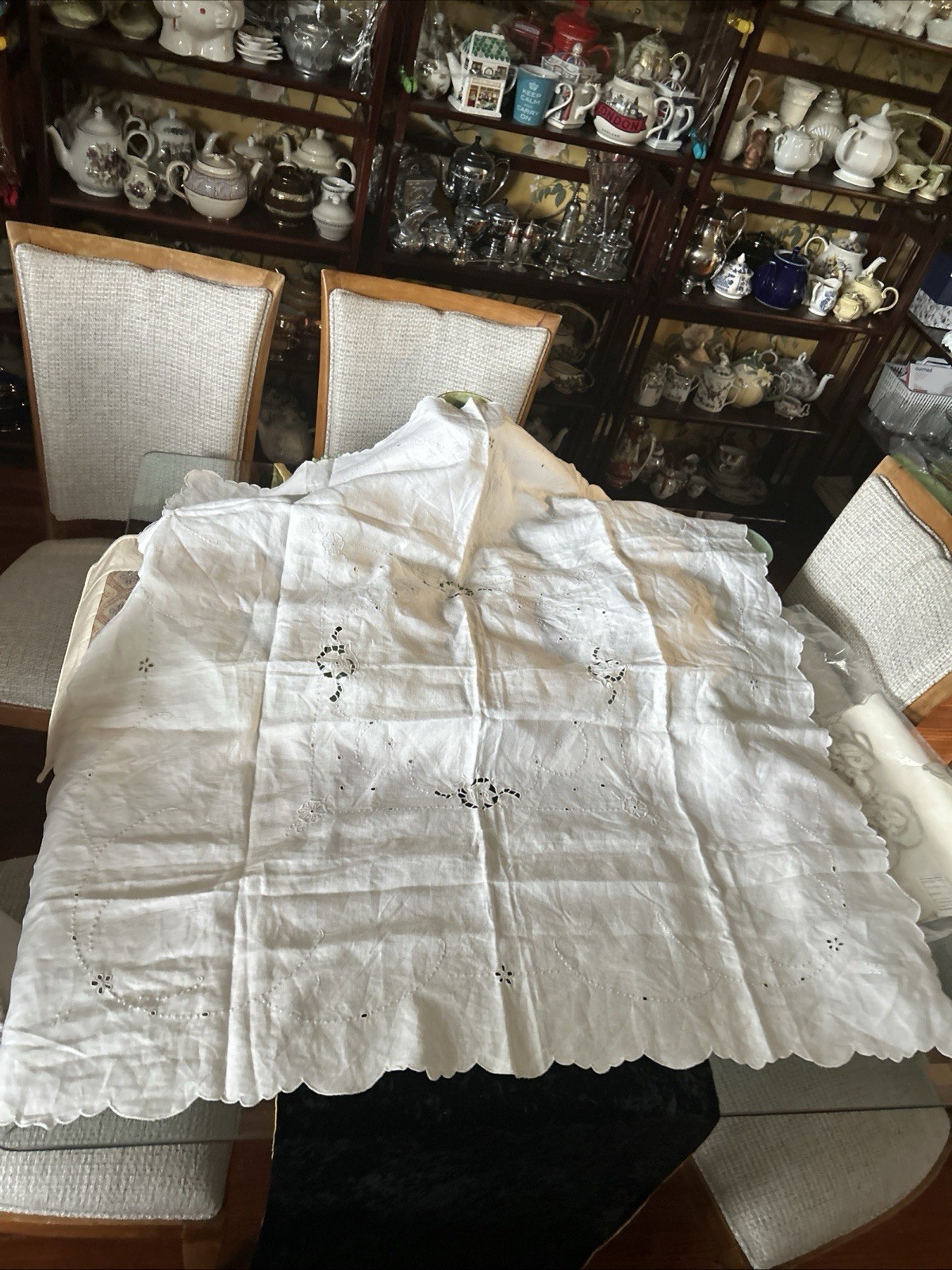 Beautiful Cotton Tablecloth – Lovely Stitched Madeira Pattern With 7 Napkins.