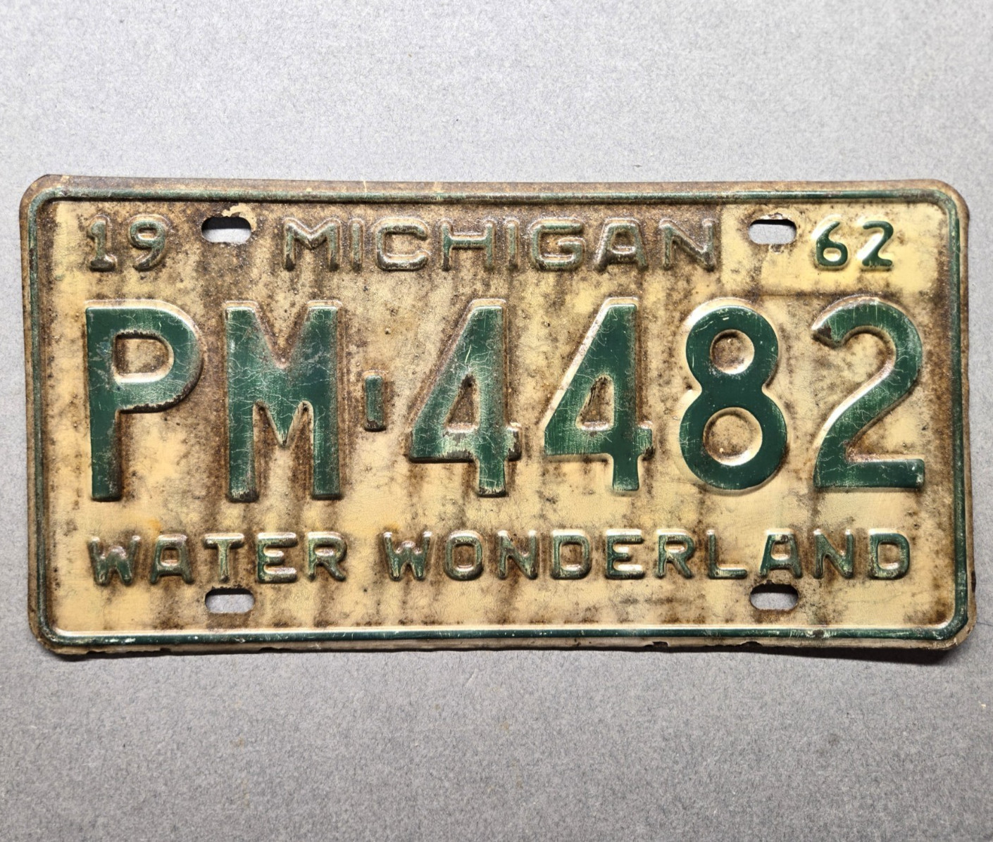 🐾 1962 MICHIGAN “PASSENGER” LICENSE PLATE (PM-4482) CALHOUN COUNTY