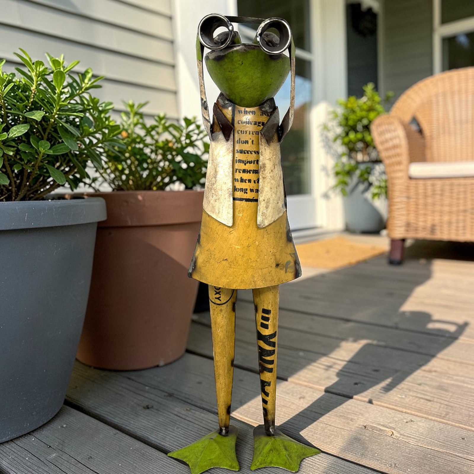 17.25″ Recycled Vintage Scrap Metal Binoculars Frog Statue Home Garden Decor