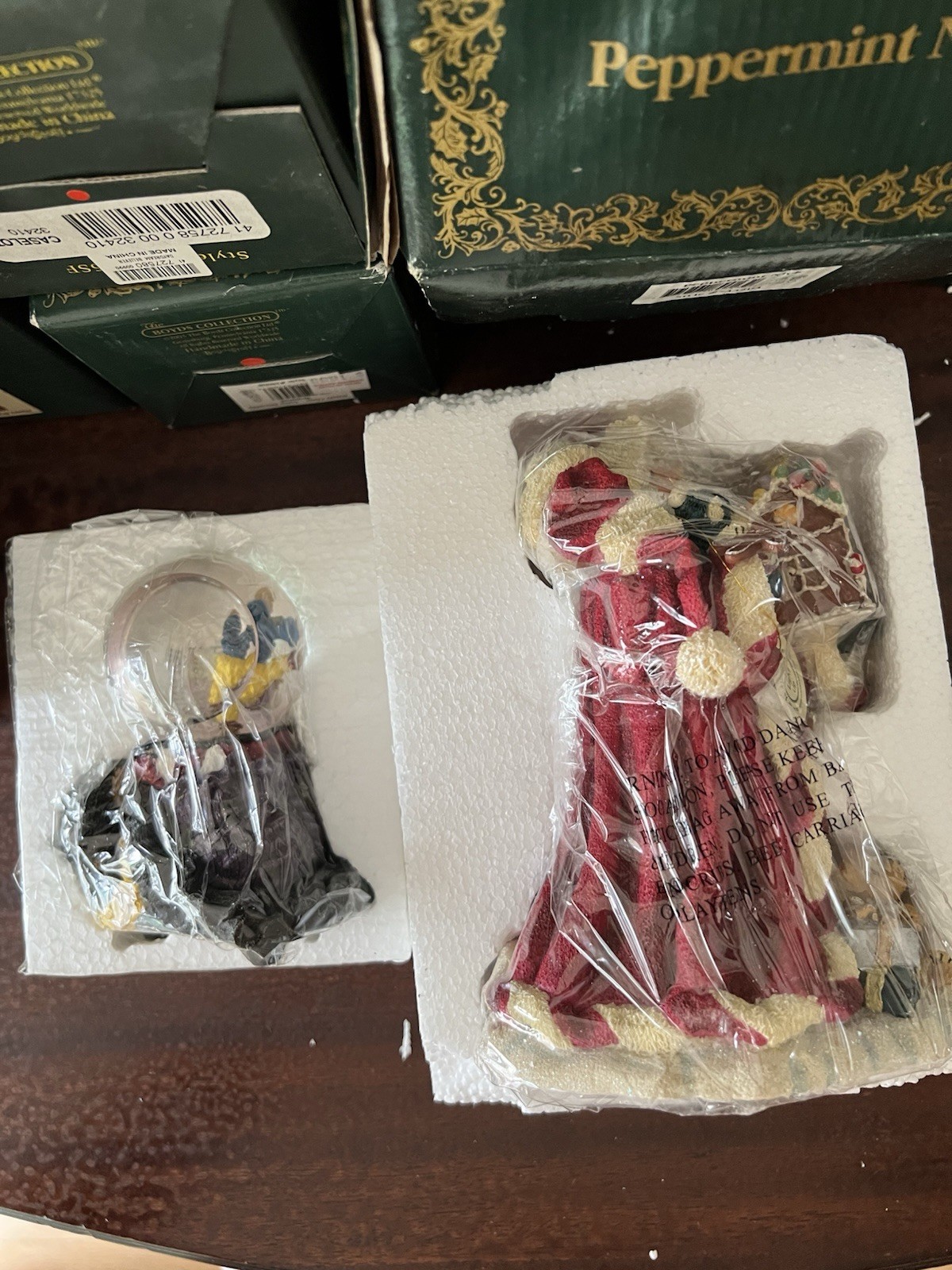 12 Boyd’s Bears Lot, Original Boxes-2 Are Lights. Excellent Condition