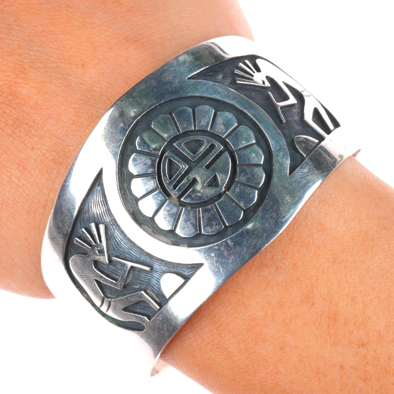 6.25″ Vintage Hopi sterling silver Kokopelli and sunface cuff bracelet