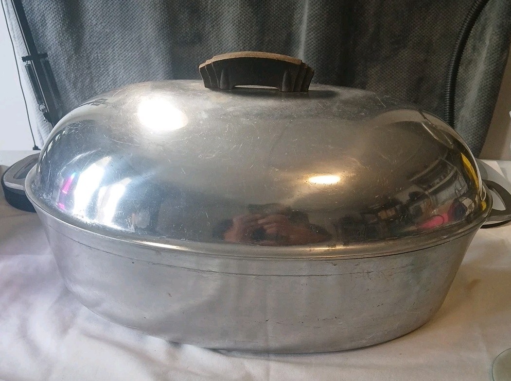 Vintage HOUSEHOLD INSTITUTE 18 1/2 Heavy Aluminum Roasting Pan w/ Lid Dutch Oven