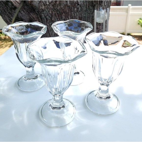 Set of 4 Fountainware Glass Dessert Dish with Wavy Tulip Shaped Rim