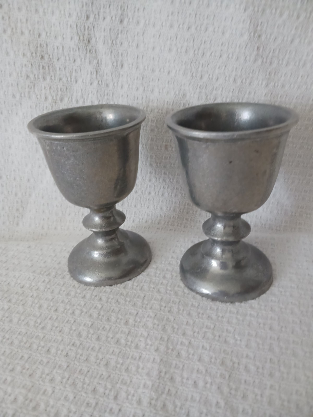 SET OF 2 VINTAGE WILTON ARMETALE WINE GOBLETS, PLOUGH TAVERN