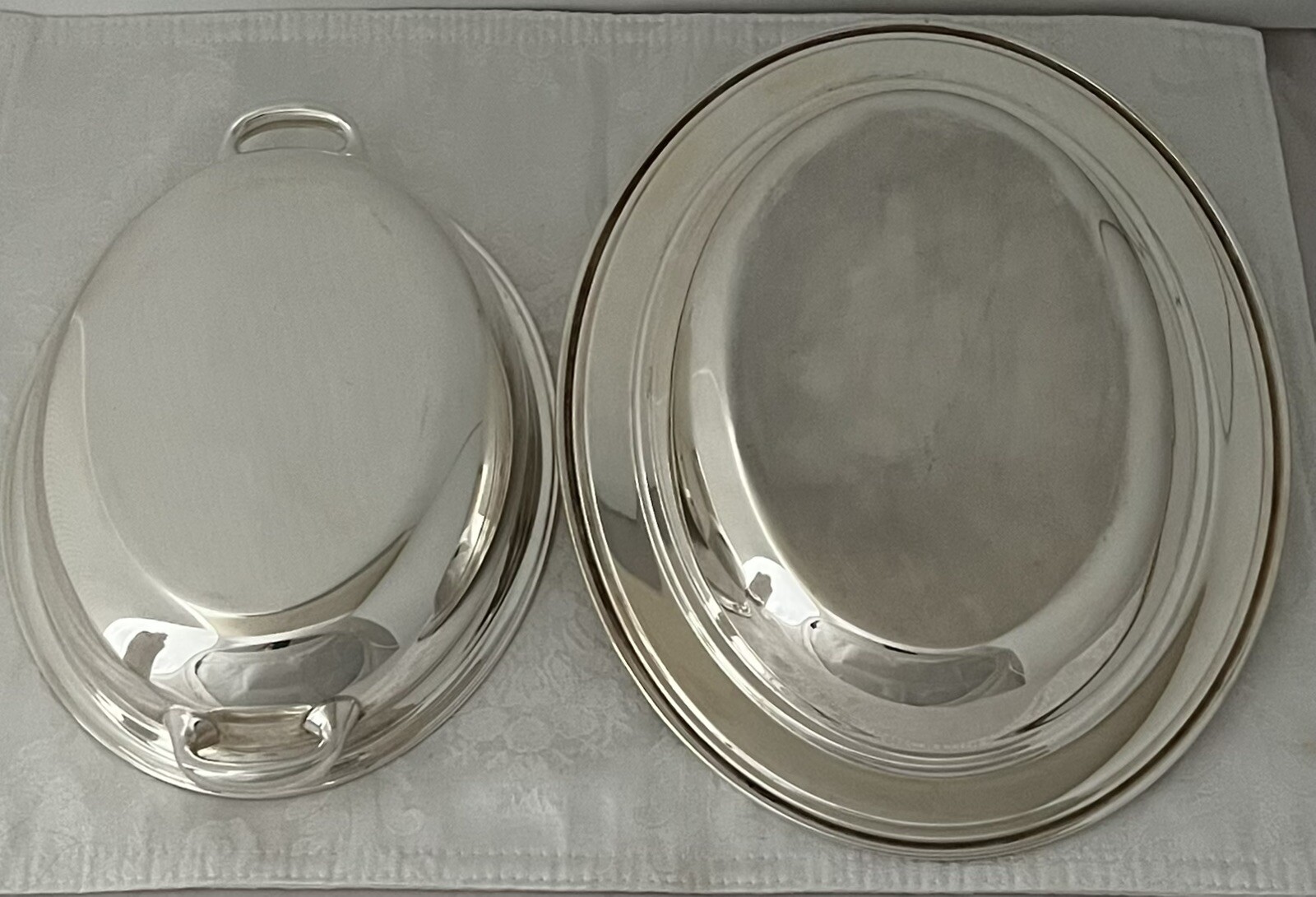Middletown Silverware Silver Plate 11” Covered Divided Serving Dish • USA