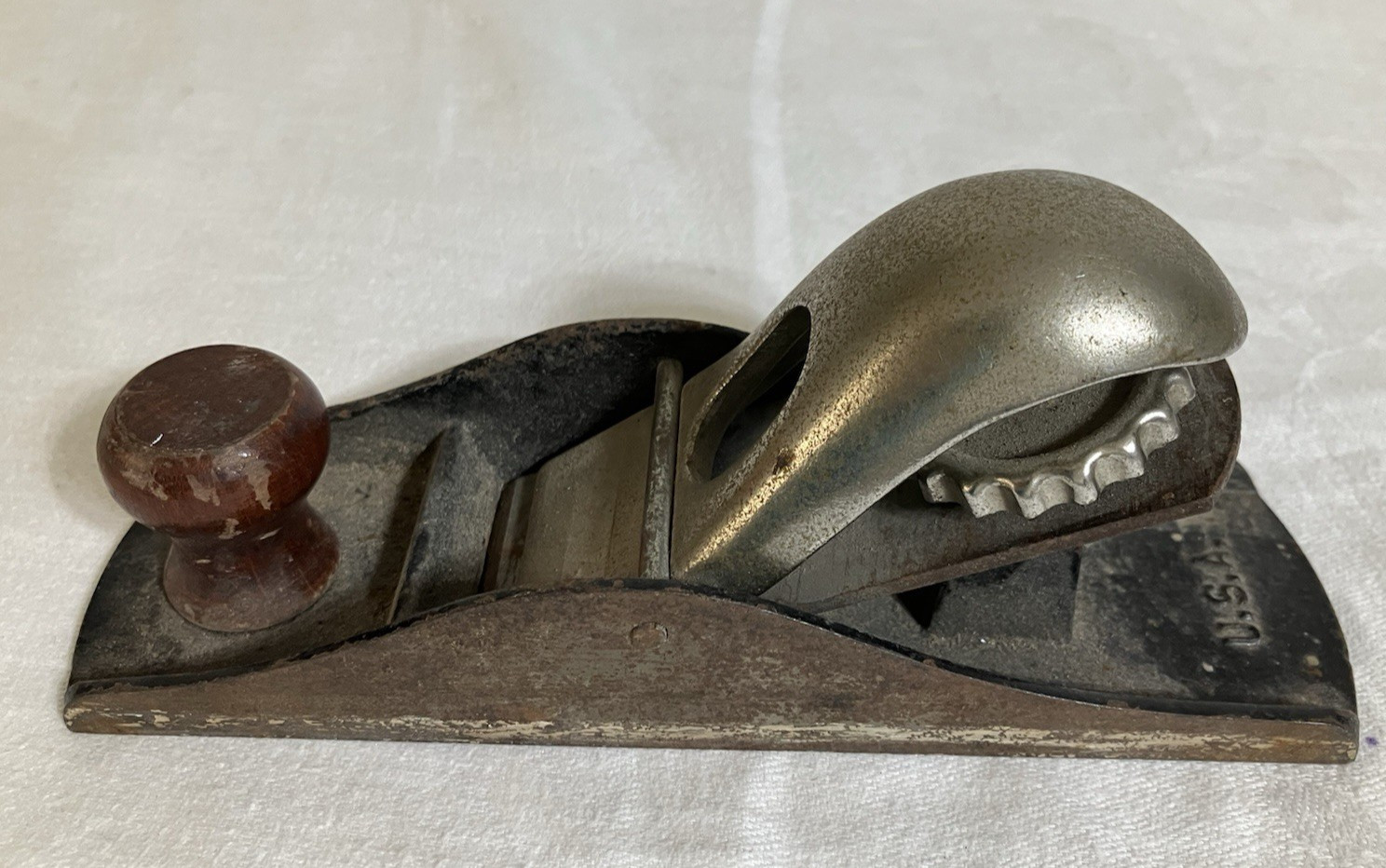 Antique Wood Carpenter Plane Made in USA 7 ” Smooth Bottom Rustic