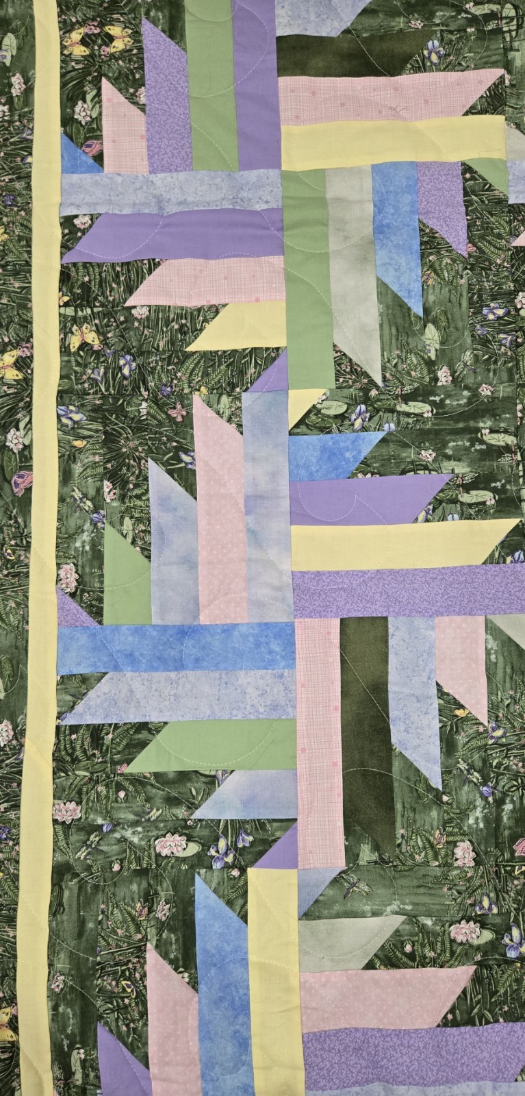 QUILT – HANDMADE – SAWBLADE PATTERN – GREEN/PASTEL WATER LILIES