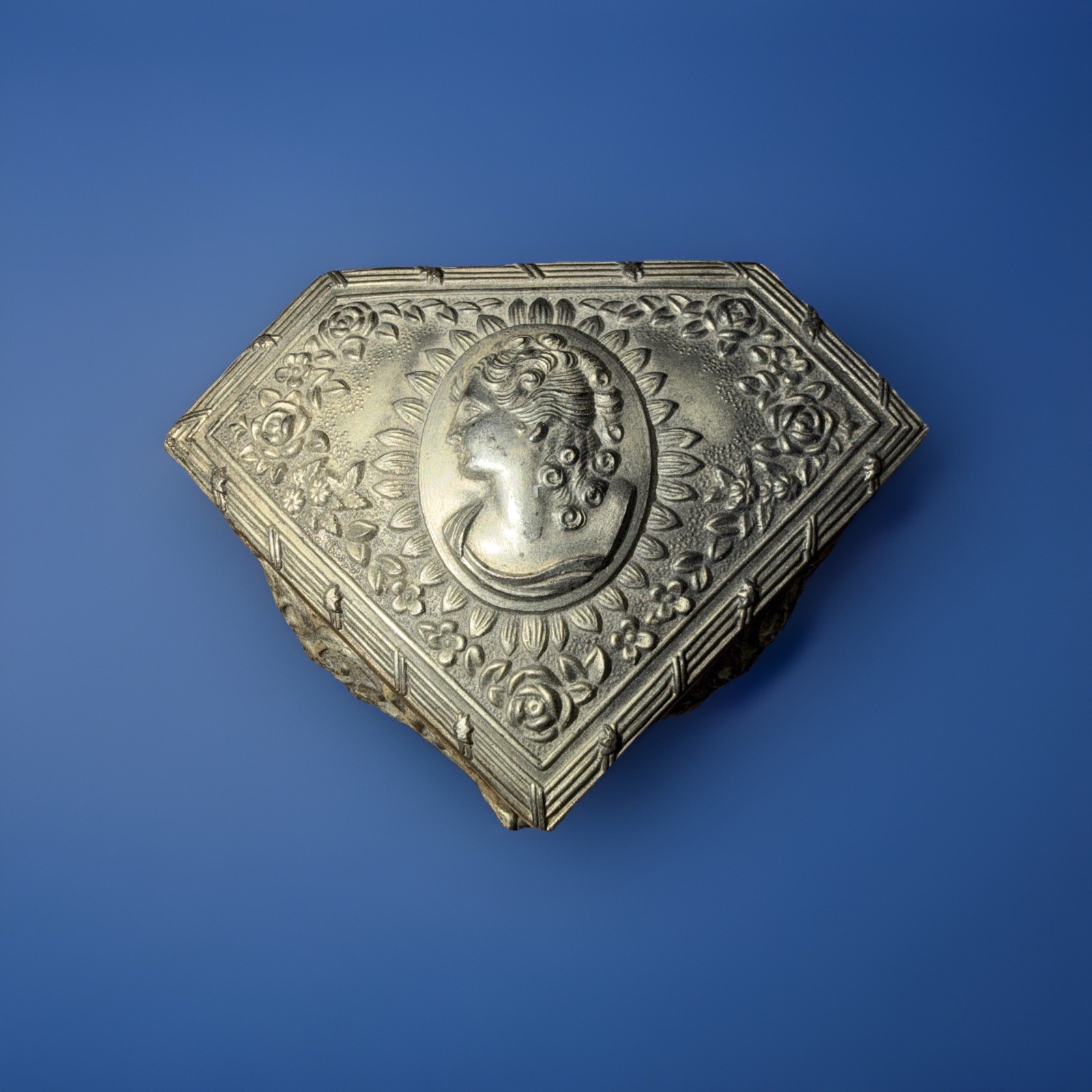 Silver Tone Diamond Shaped Cameo Trinket Box 3 Legs Pedistol Red Velvet