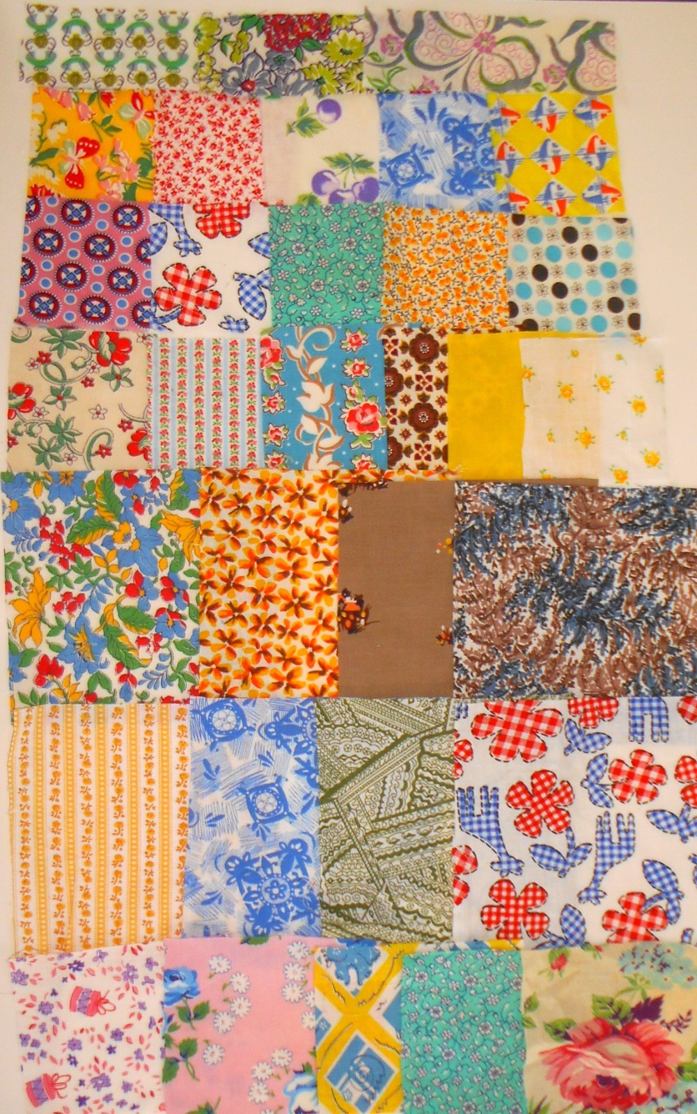 32 Vintage Feed Sack Fabric Pieces -All Different No Duplicates-See Sizes List