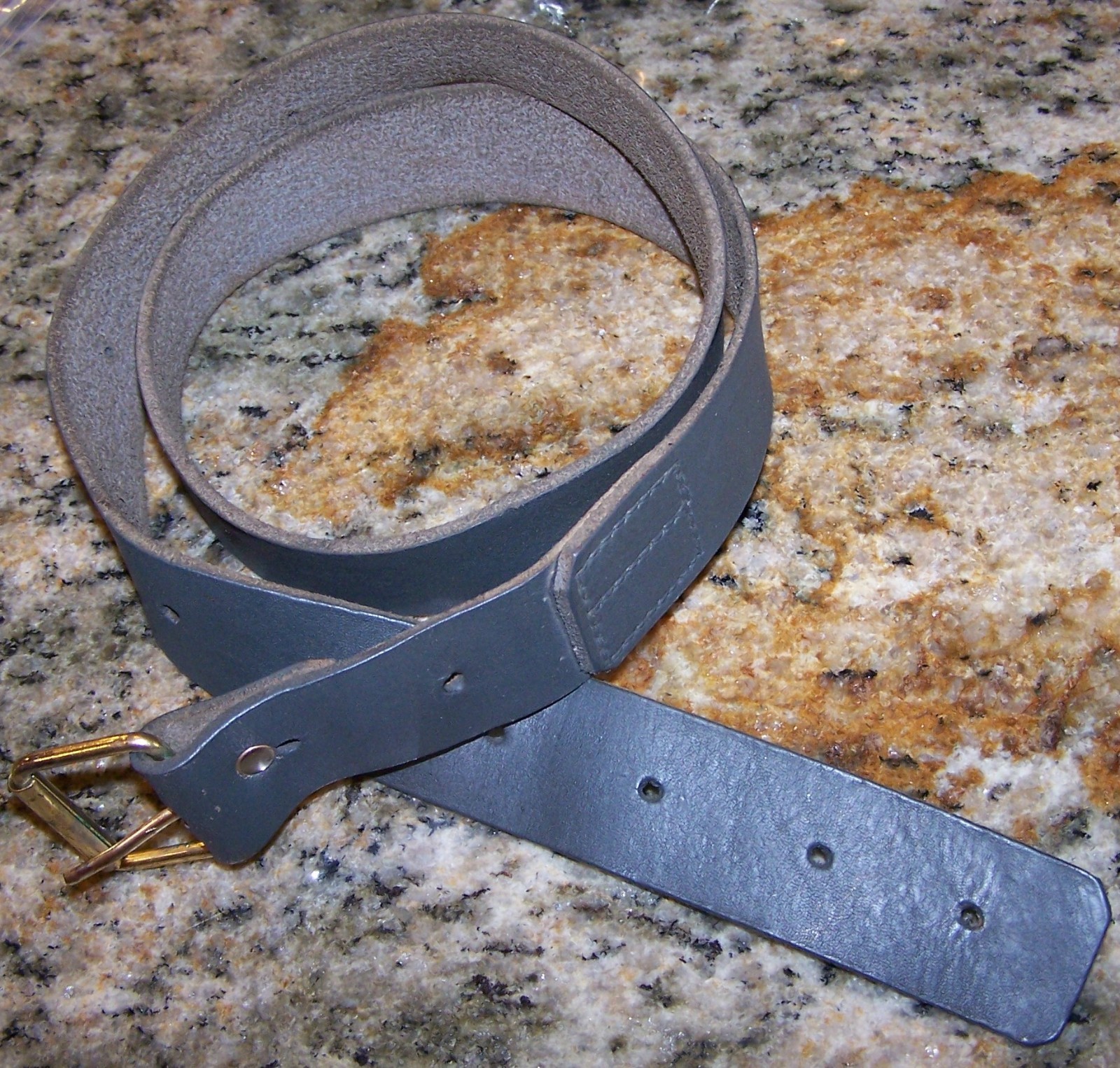 Used WWII Italian green leather belt adjustable waist 29in to 41in each E1288
