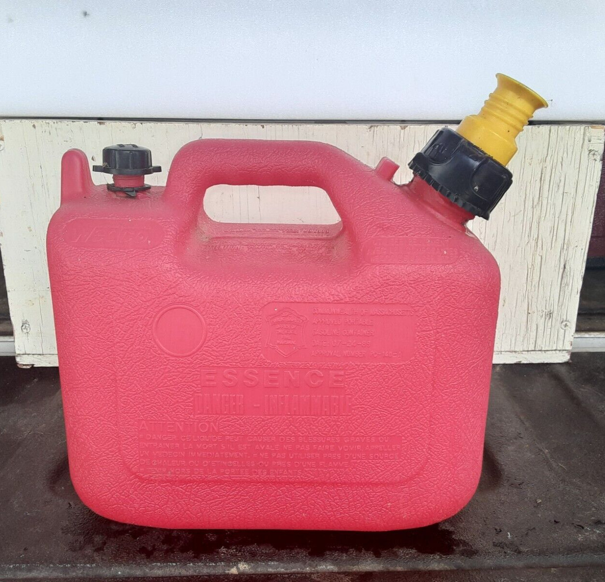 Vintage PreBan Vented 1.25 Gallon Wedco W120-1 Gas Can