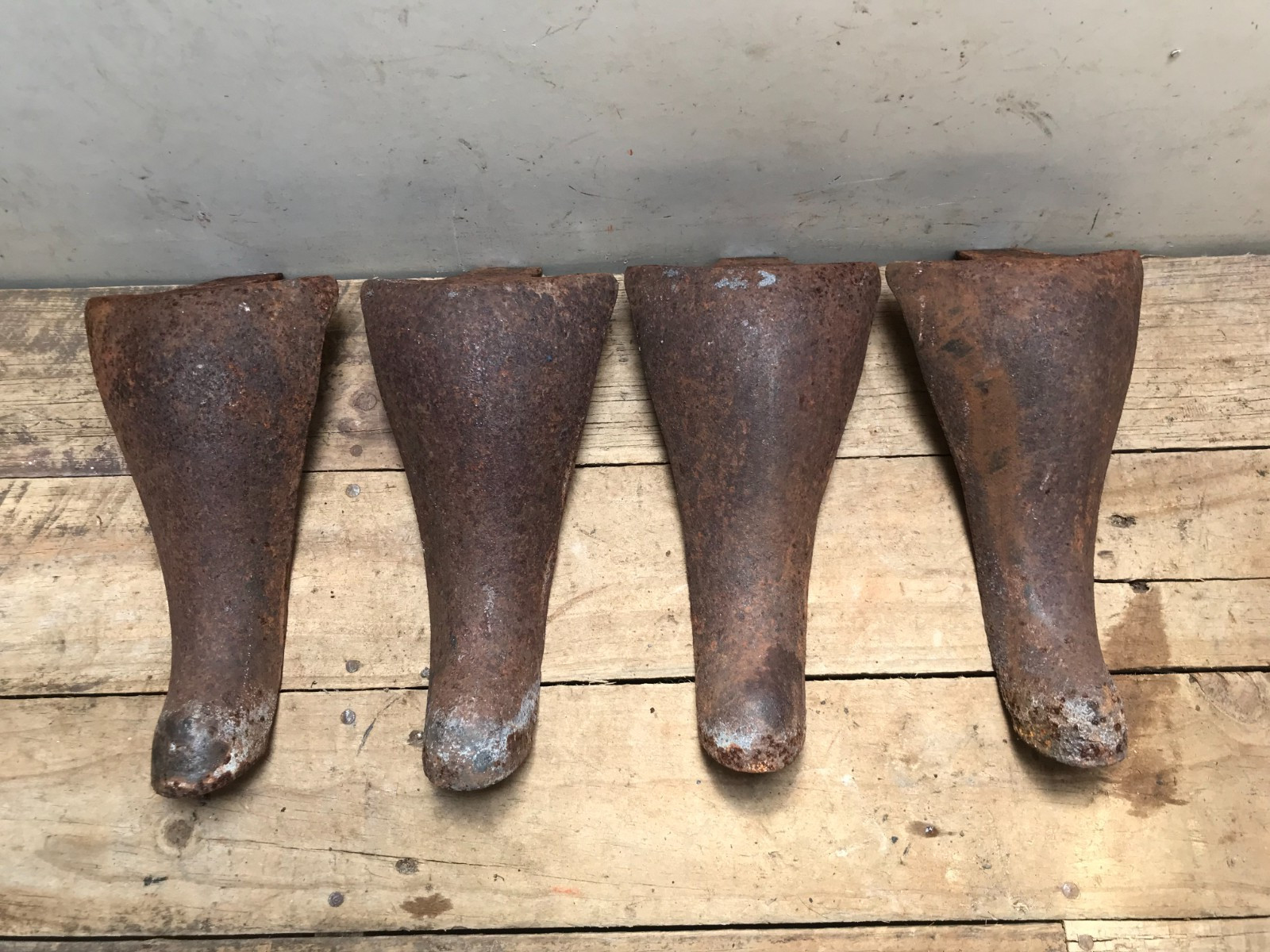 Old Set of 4 Rusty Cast Iron Stove Table Legs 9 1/2″ tall