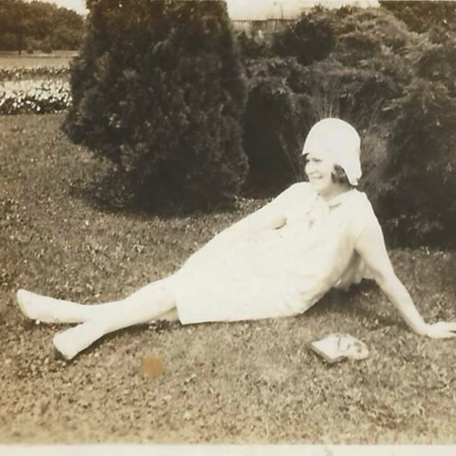 Vintage Snapshot Photo 1920s Flapper Woman Handwritten Caption Well Here I Am