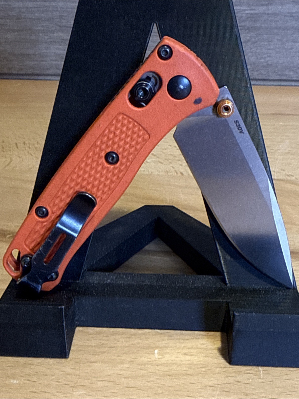 BENCHMADE 551 GRIPTILIAN Orange S30V Plain Blade Axis Lock
