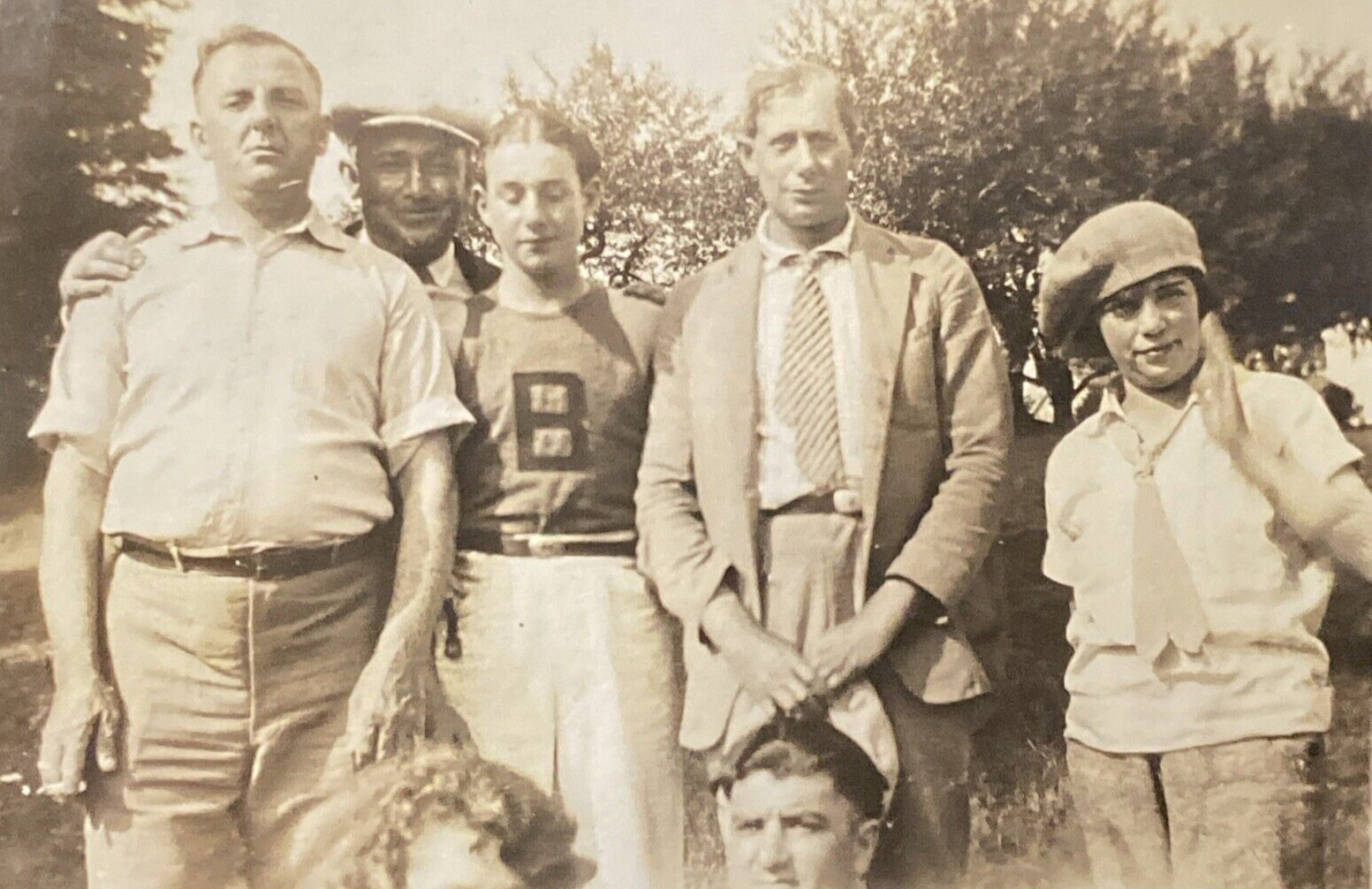 1910s-1920s Men Women “B” School Sports Shirt People Original Real Photo P13zc49