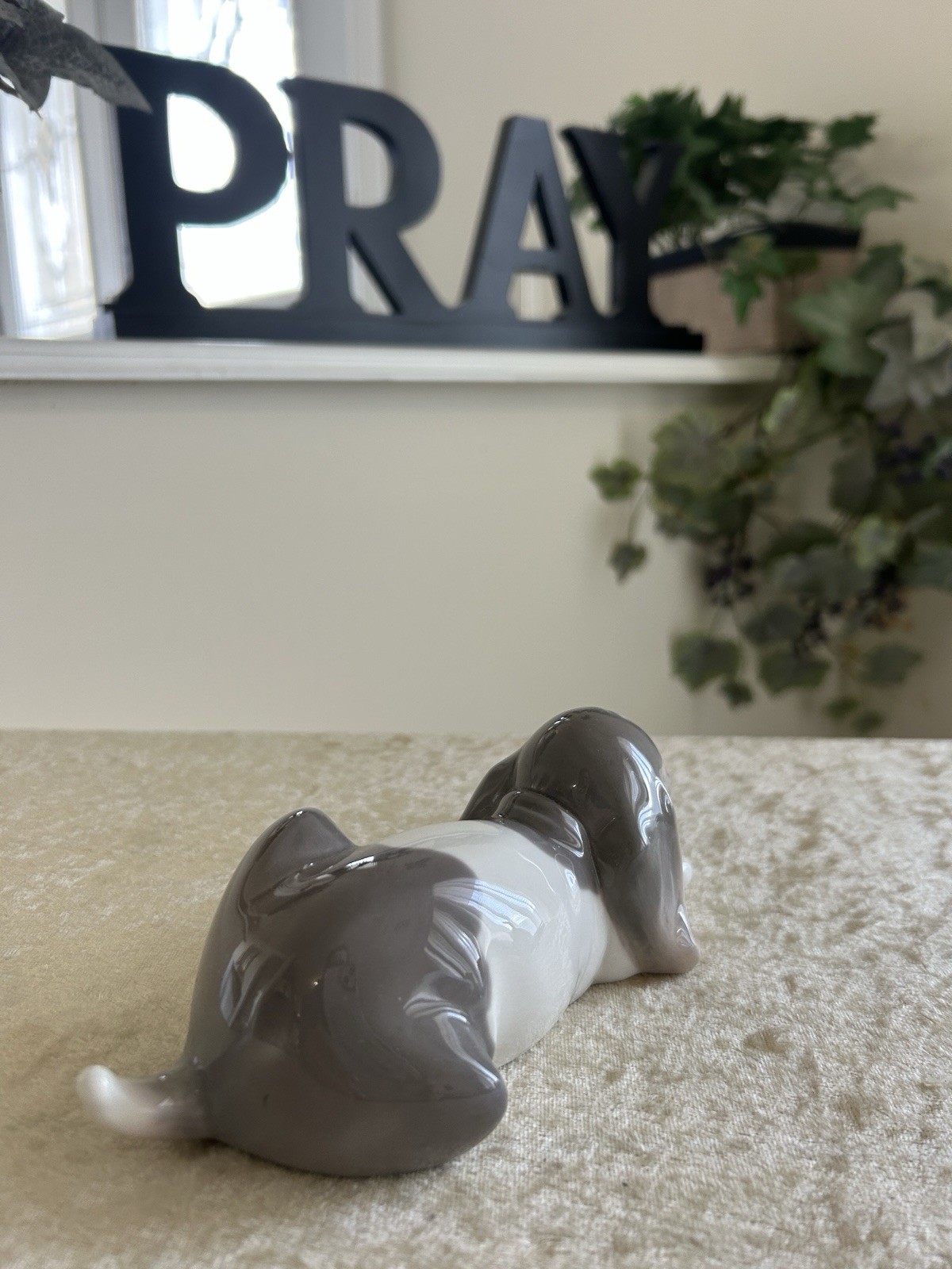 Lladro #1072 Beagle Puppy Lying Mint Condition Fast Shipping!!!