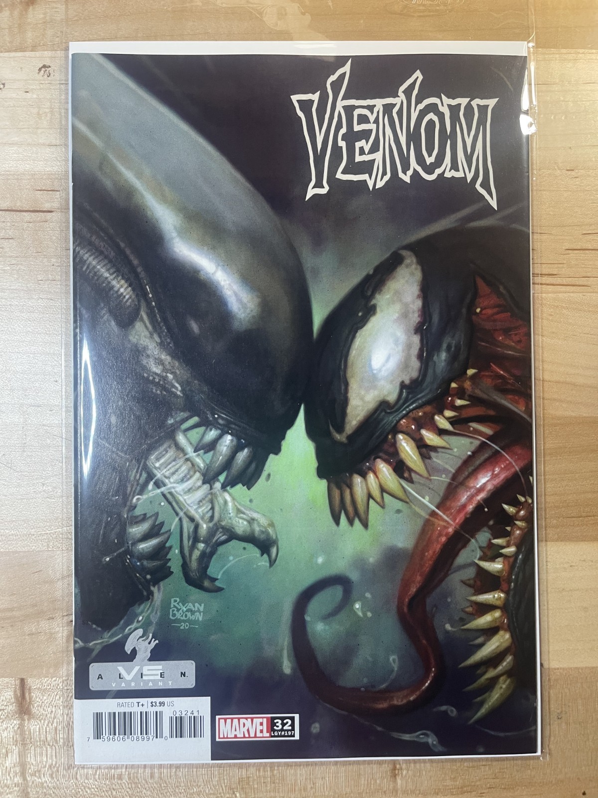 VENOM 32 RYAN BROWN MARVEL VS ALIEN VARIANT MARVEL COMICS
