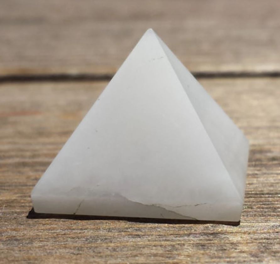 NATURAL WHITE AGATE SMALL GEMSTONE PYRAMID 20-22mm