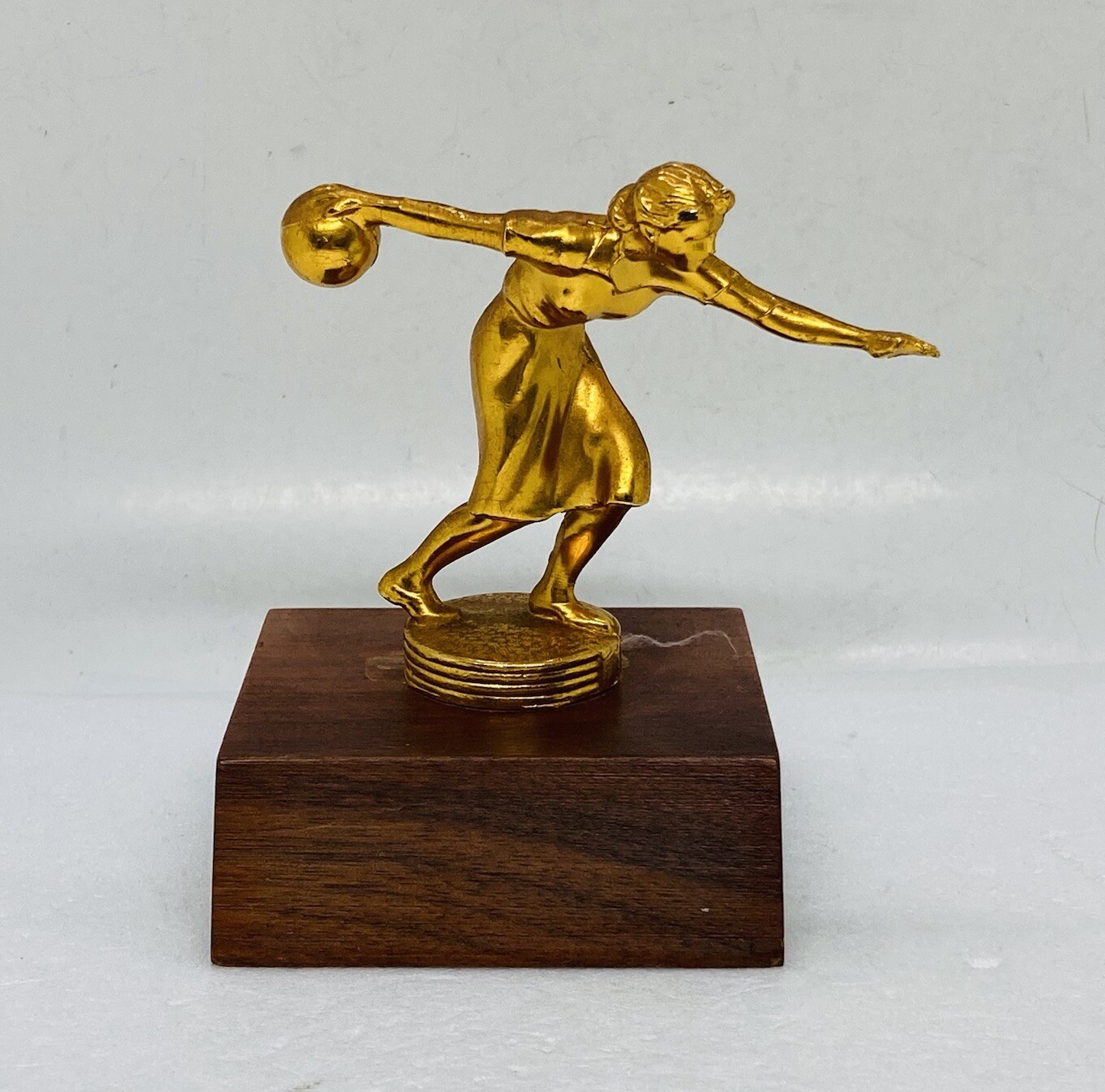 Vintage 1960s Solid Bronze Metal Woman Bowling Statue Fogurine 4.5” Art Decor 26
