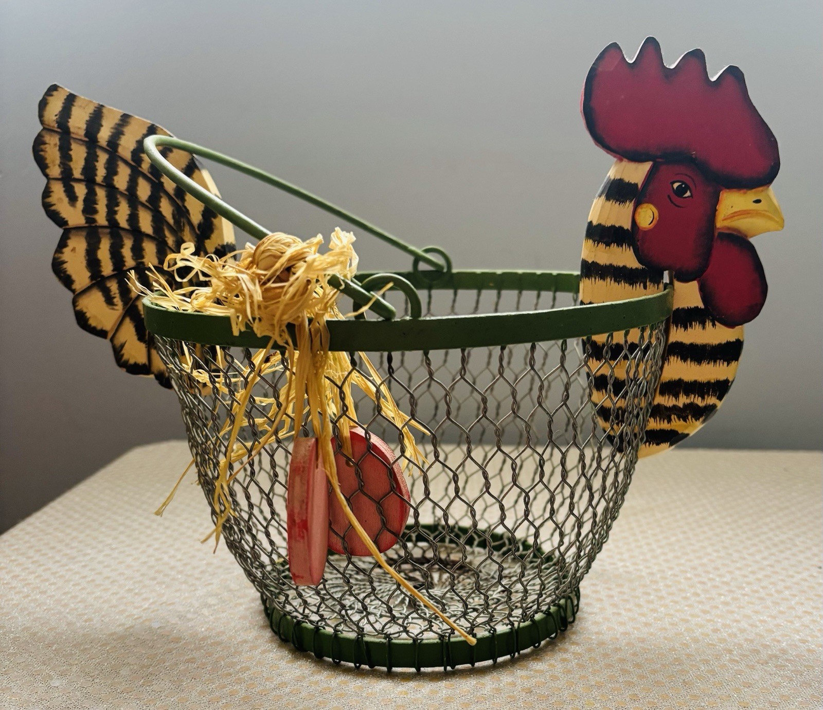 Vintage Metal Wire Rooster Rustic Egg Basket Farmhouse Primitive 5.5” Tall 8” D
