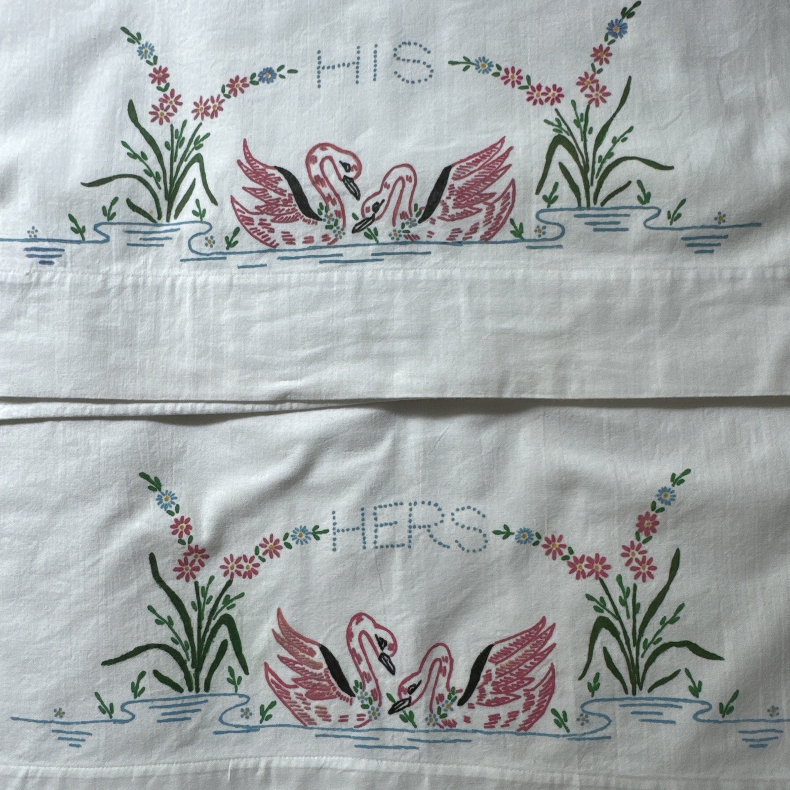 VTG SWANS His & Hers Pillowcases 2x Queen 20×30 Flowers & Swans Cottage Eclectic