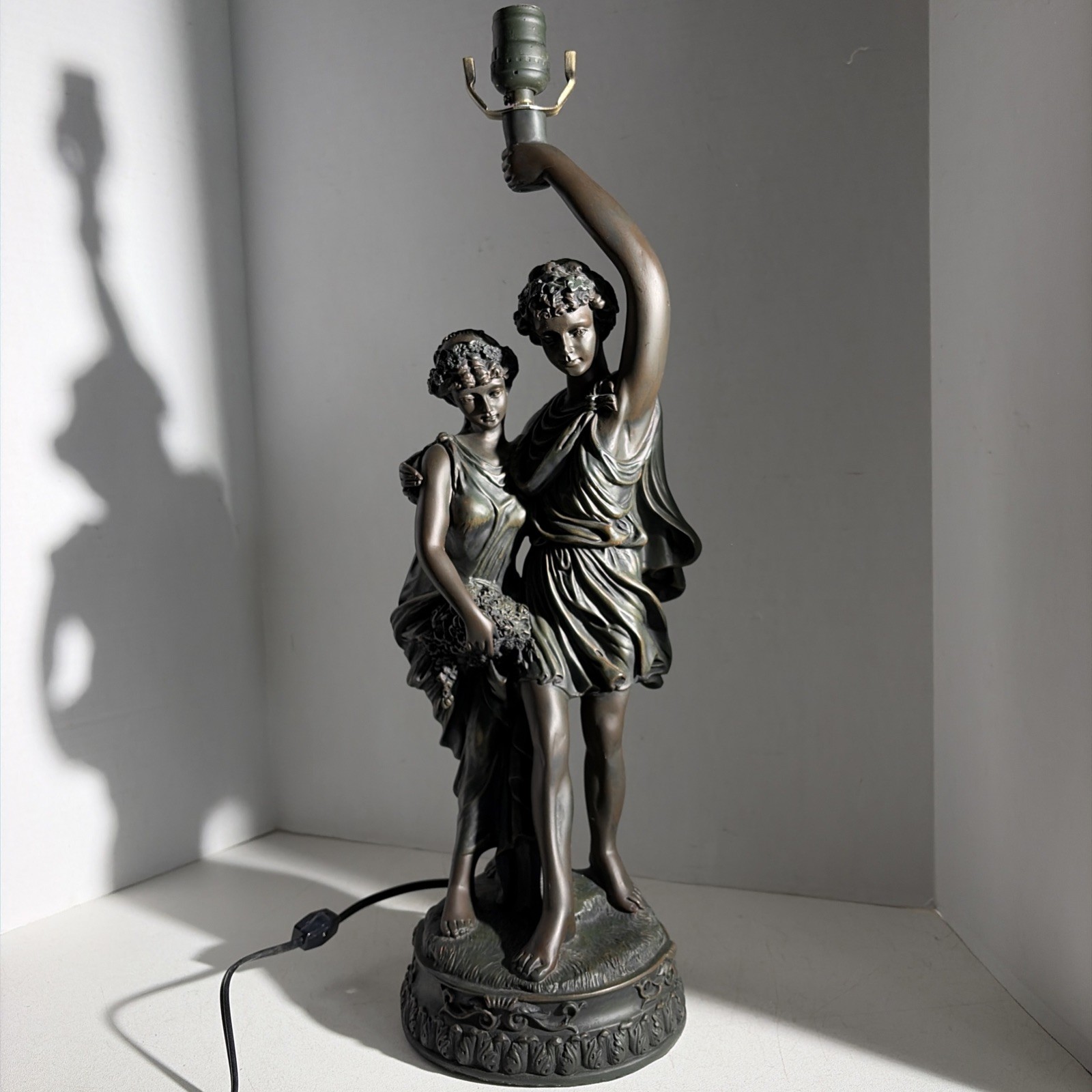 Vintage Art Nouveau Style Man Woman Romantic Couple Table Lamp Resin Sculpture