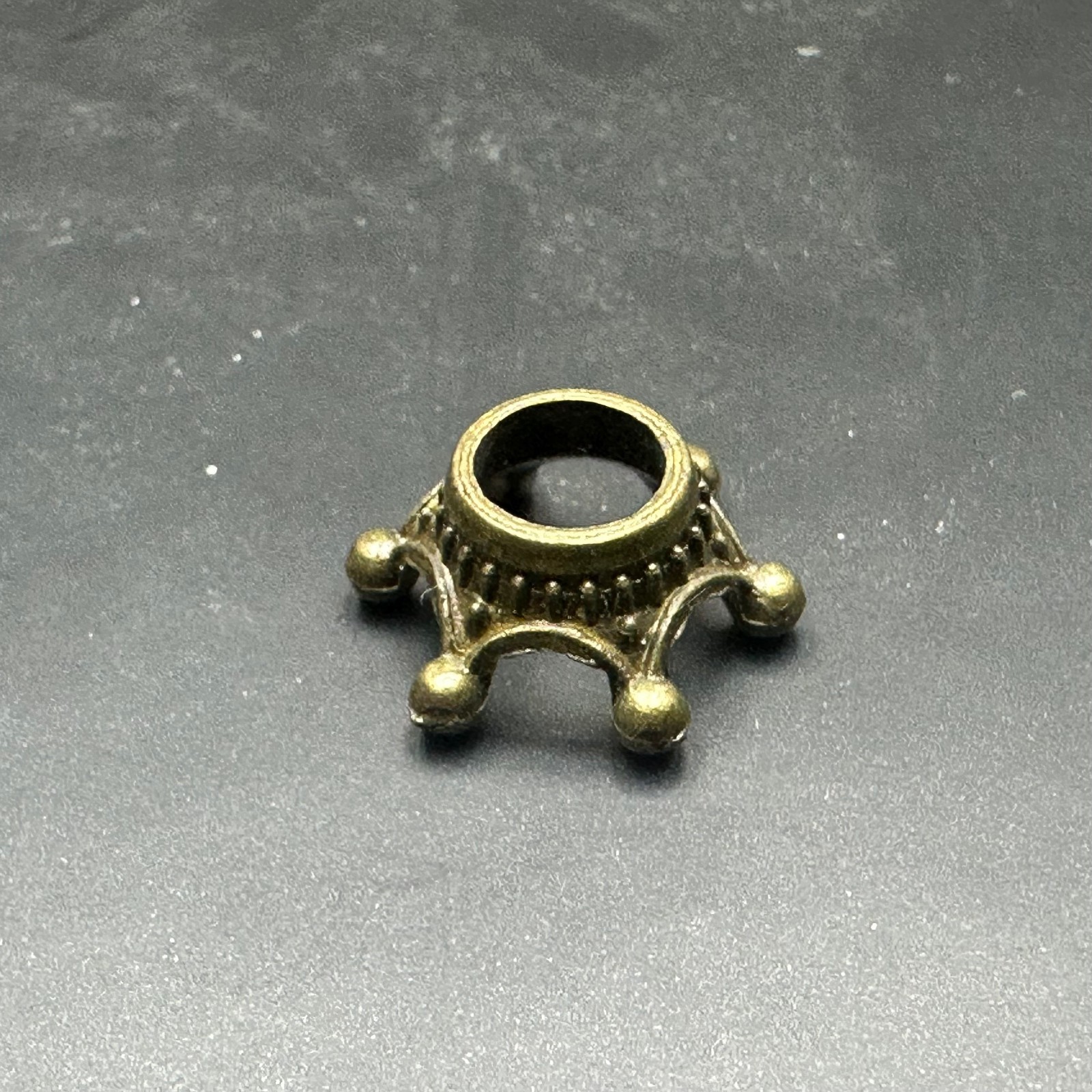 Metal crystal small ball base