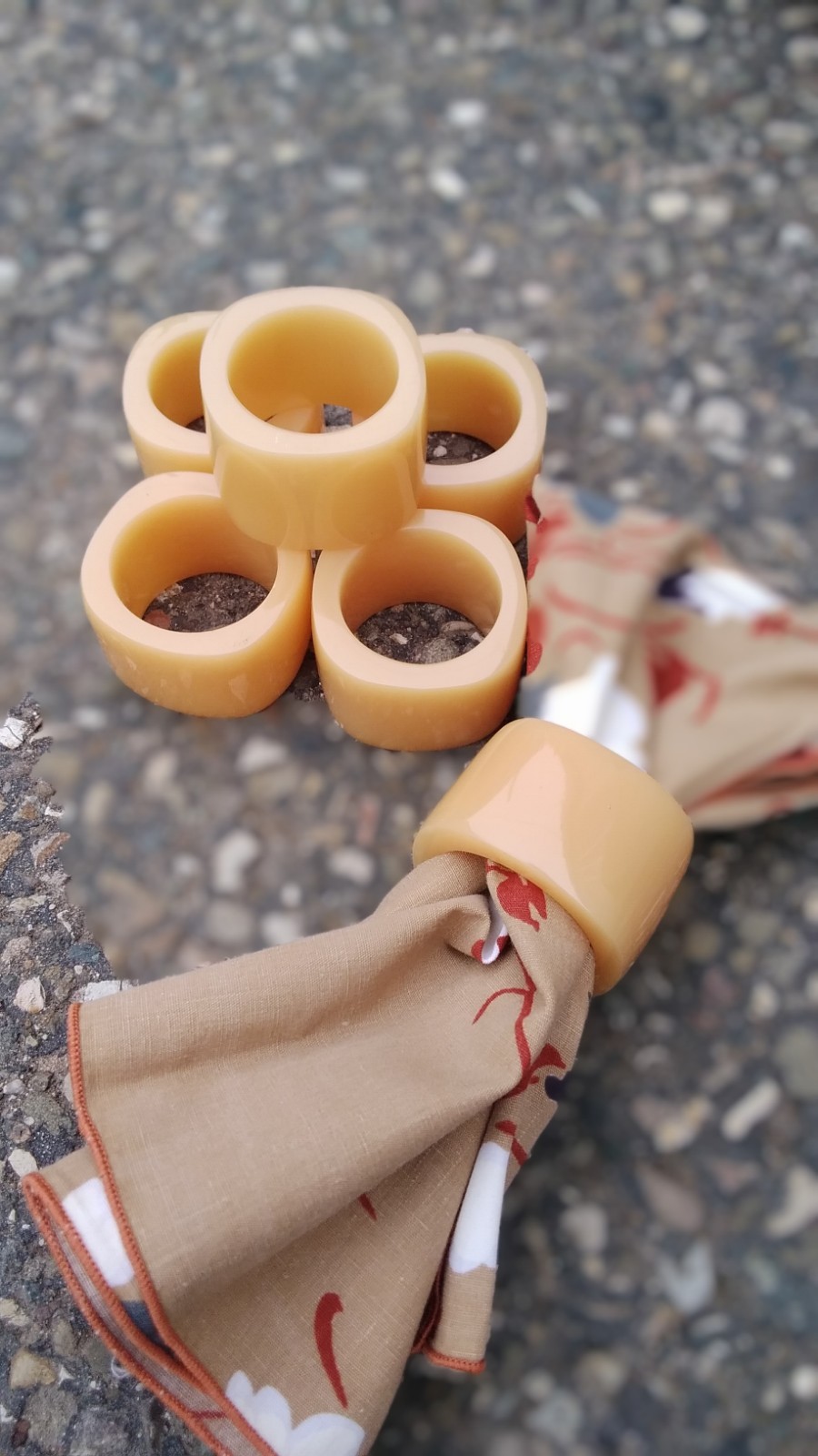 Butterscotch Vintage Lucite Bakelite Napkin Rings Set Of 6 Mcm Mod Dining