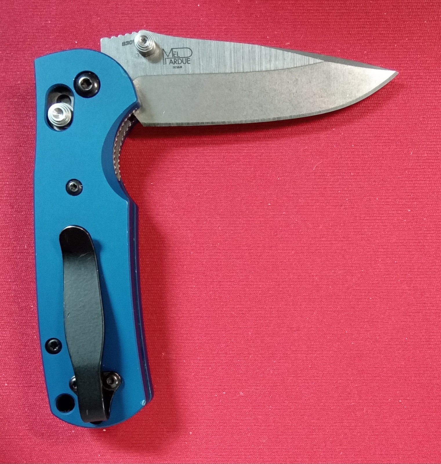 BENCHMARK Mini-Griptilian MEL PARDUE Design 556-S30V Aluminum Scales