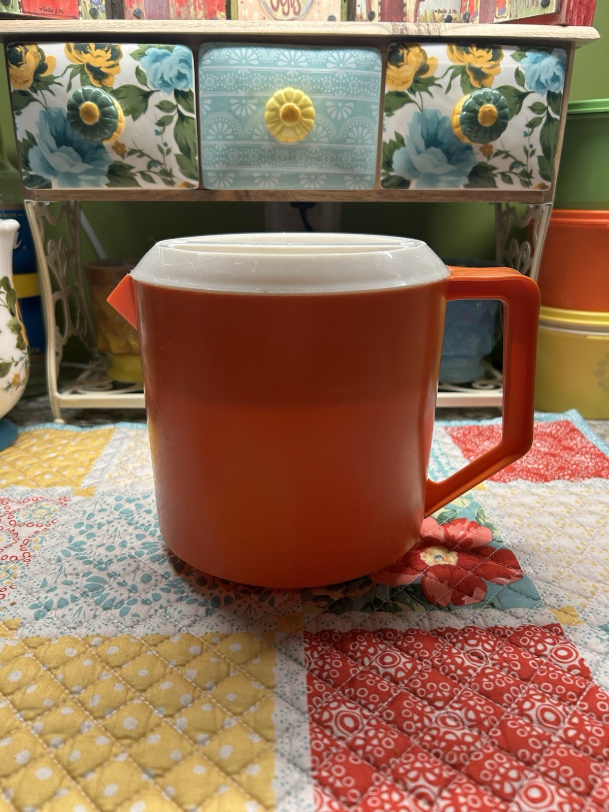 Vintage Rubbermaid Burnt Orange 1 1/2 Quarts Pitcher #2745 10 White Lid