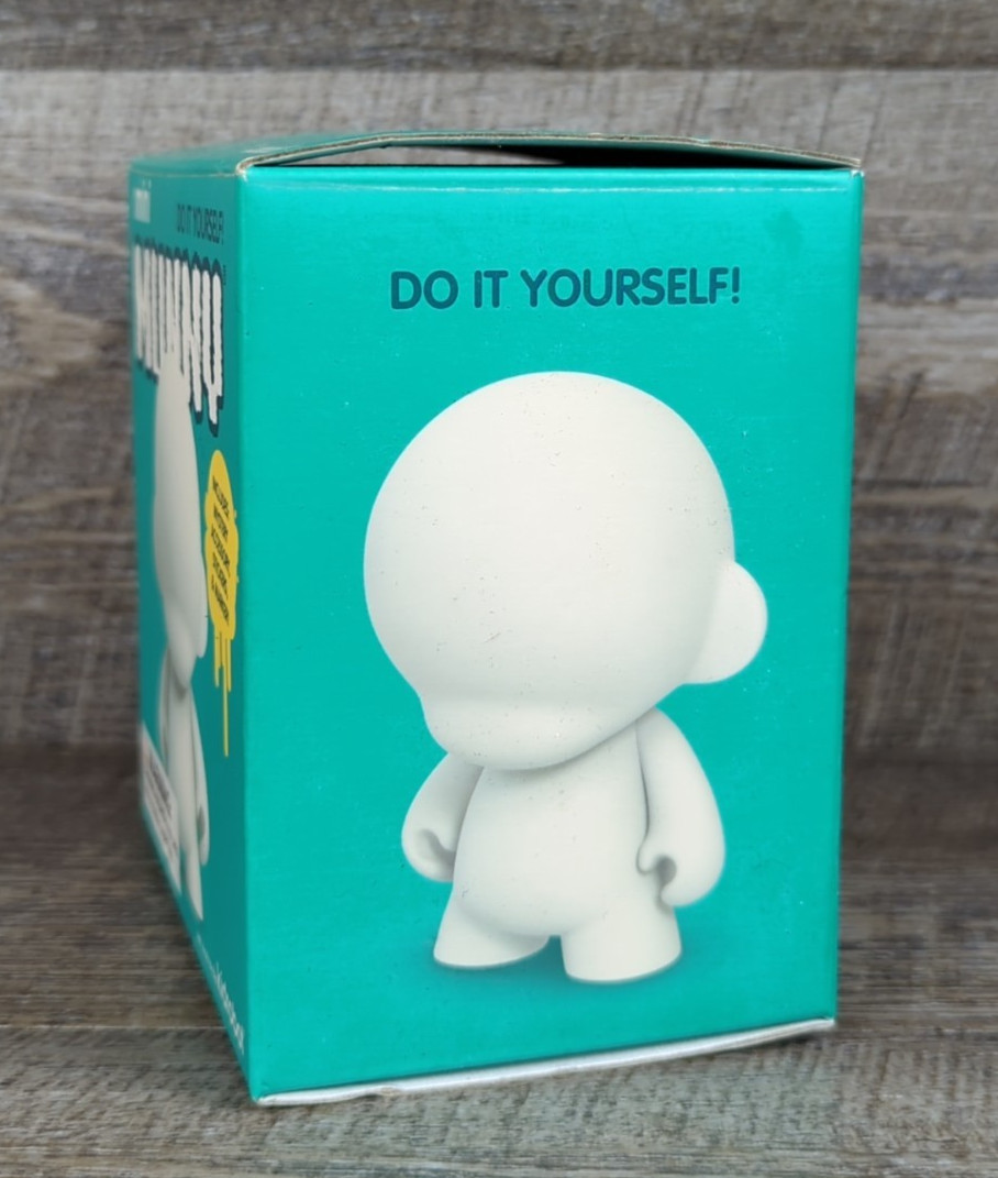 Kidrobot Original 2008 Mini Munny 4″ DIY Vinyl Toy White With Accessories & Box