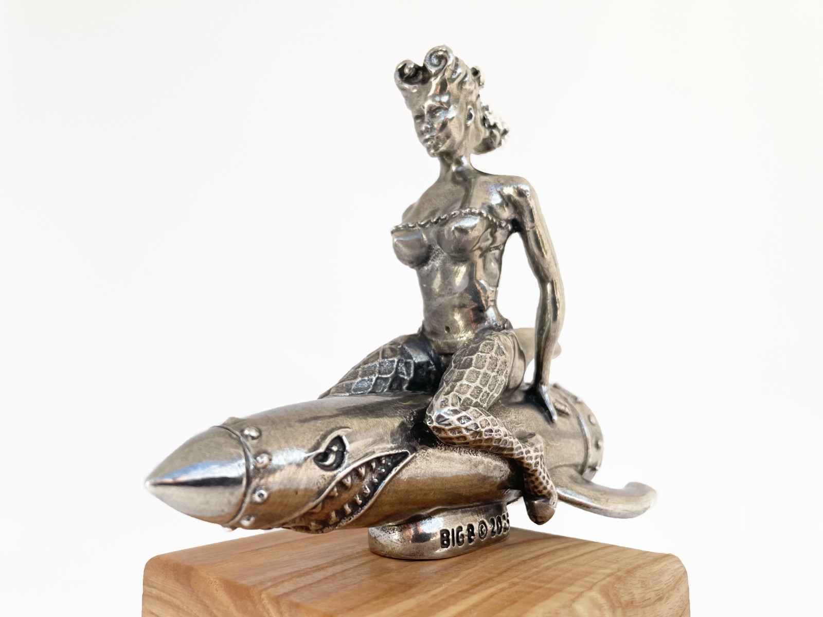 BomberGirl Rockabilly, “Lit” version, metal hood ornament, Hot Rod, Pinup-style