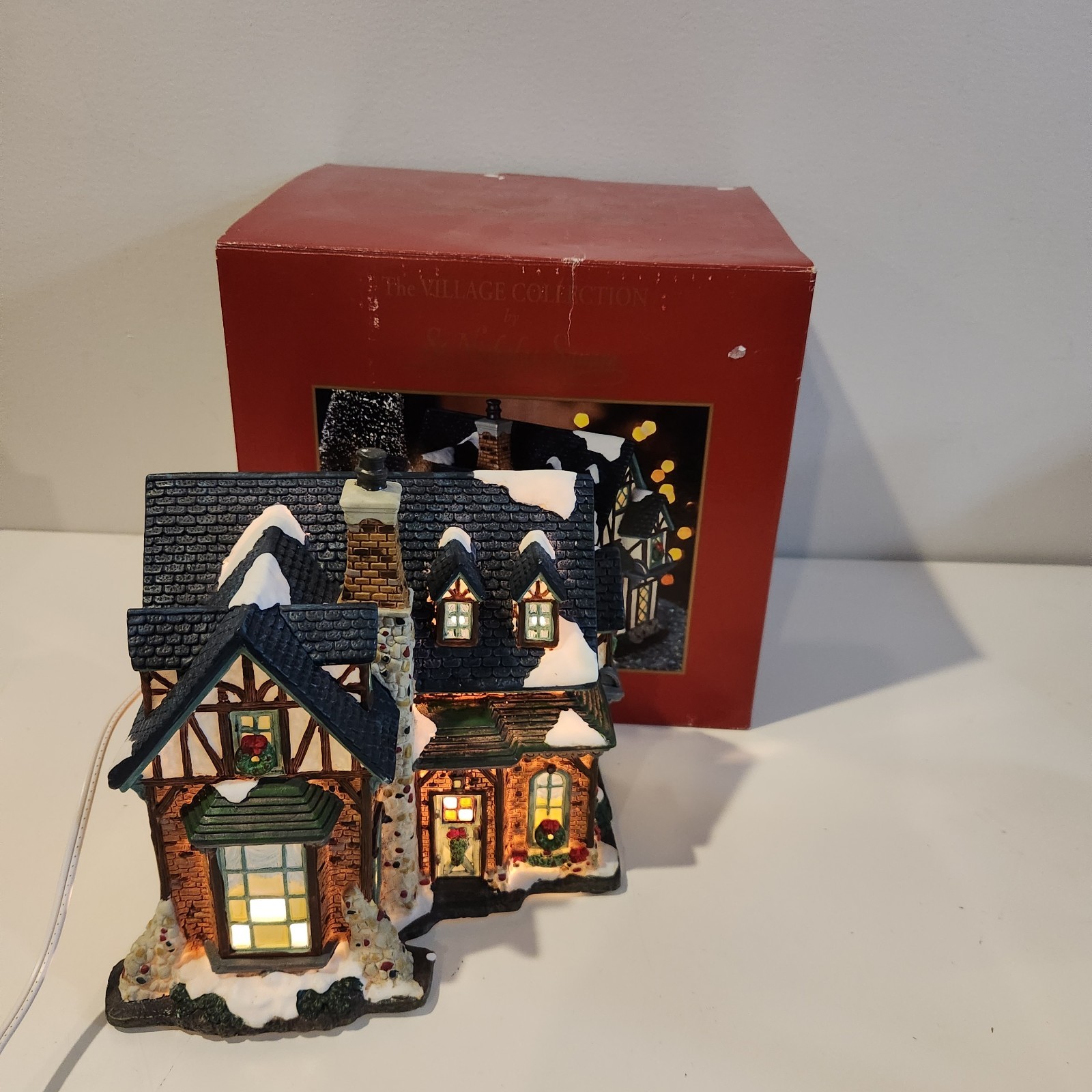 St. Nicholas Square Village Collection Illuminated Elm Street House w/Box