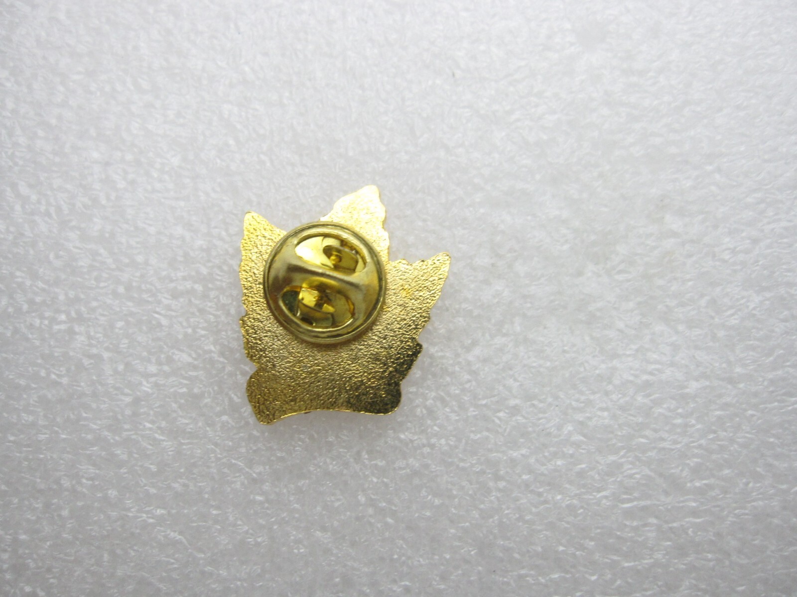 Red Maple Leaf Canada Lapel Pin (C88)