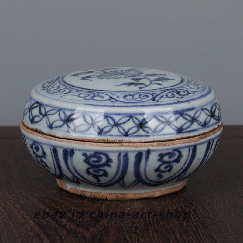 4.3″ Chinese Yuan Blue-and-white Porcelain Chrysanthemum Branch Rouge Box