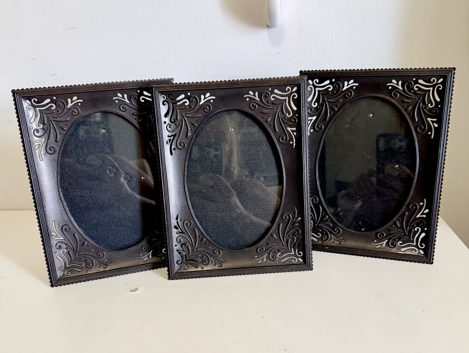 Set 3 Victorian Style Bronze 5×7 Oval Picture Frames Easel Wall Clayton