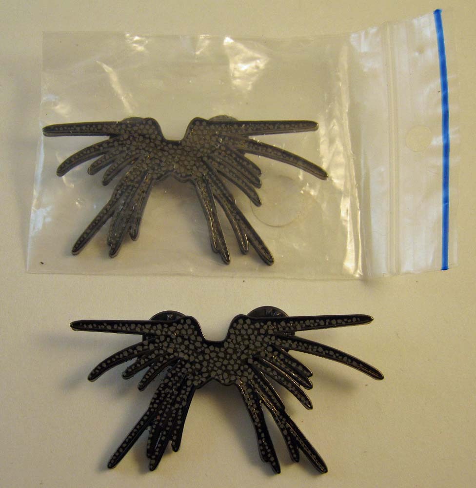 BABYLON 5 “Shadow Ship Metal Pin” NEW OLD STOCK (NOS) 1998 Emporium FAN CLUB WB