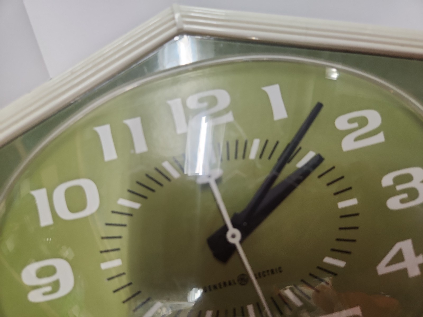 Vintage Kitchen Wall Clock General Electric Avocado Green Retro #2166 Works