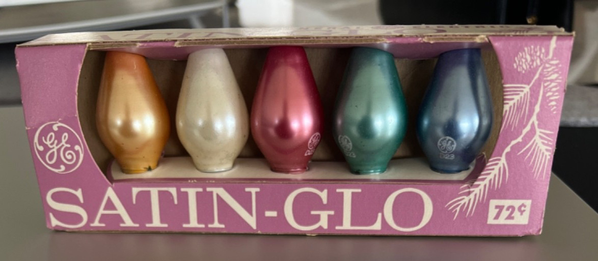 GENERAL ELECTRIC Satin Glo Christmas Lamps D23 Candelabra base socket 1960-1970s