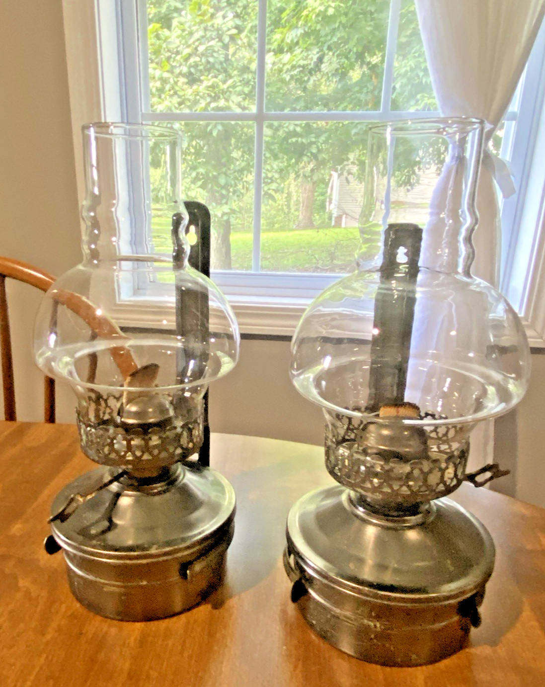 Vintage Set of 2 HURRICANE WALL MOUNT OIL LAMPS FARMHOUSE DECOR Kaadin Lamps