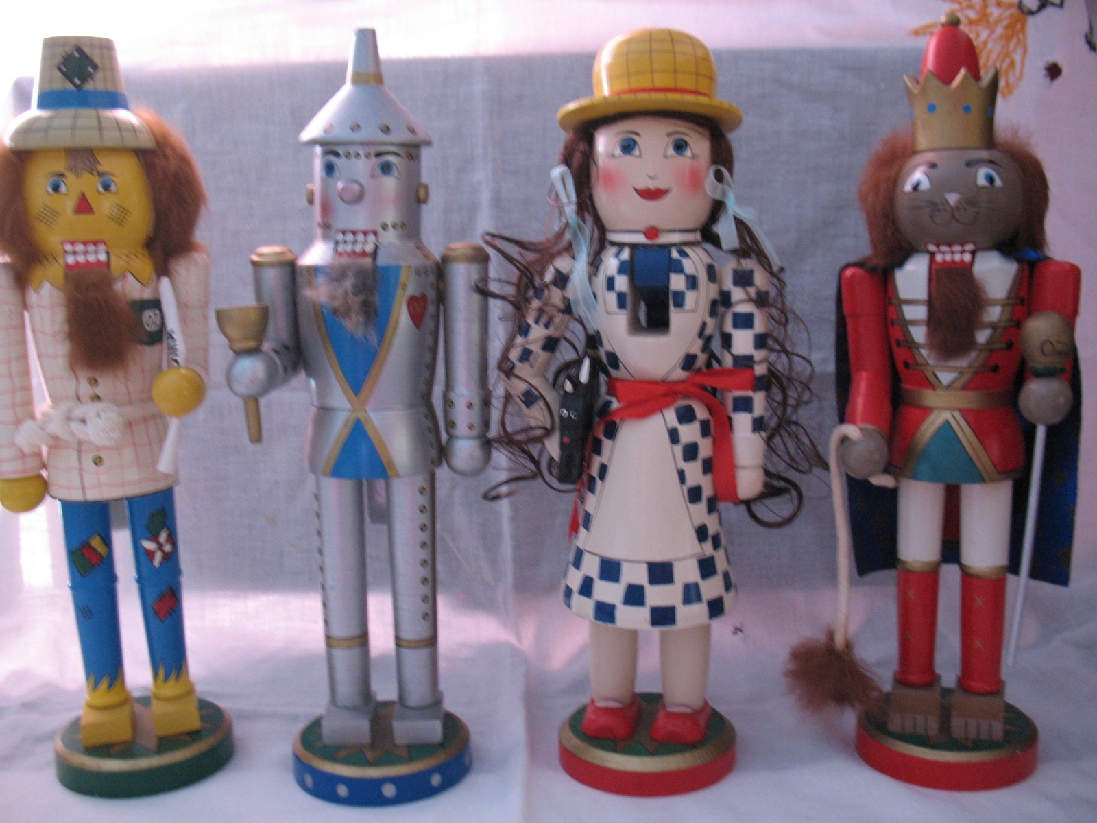 WIZARD OF OZ 14″ WOODEN NUTCRACKERS SET OF 4 EX. CONDITION