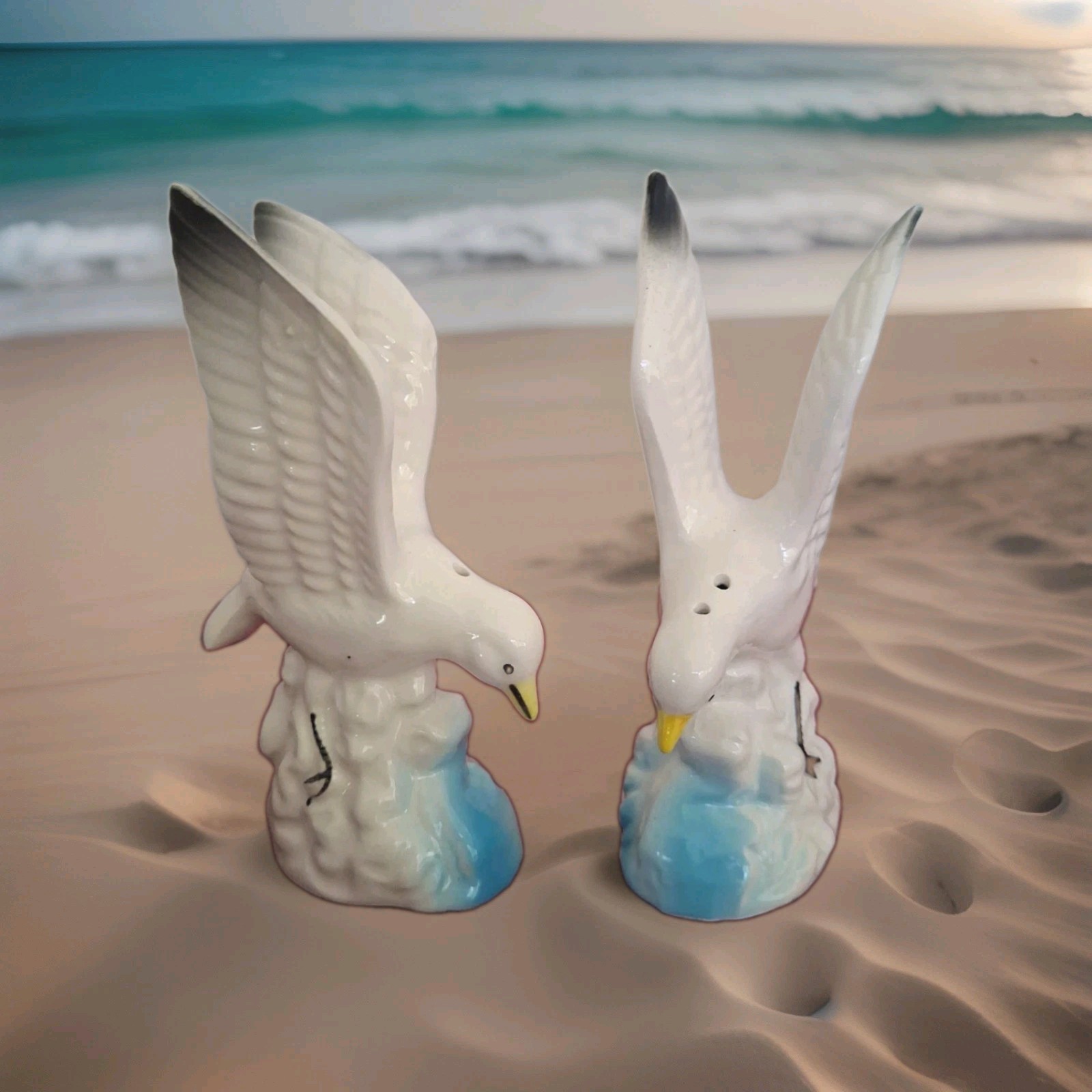 Vtg Seagull Salt and Pepper Shakers Ceramic 1970s Japan 4.5″ Collectible Whimsy