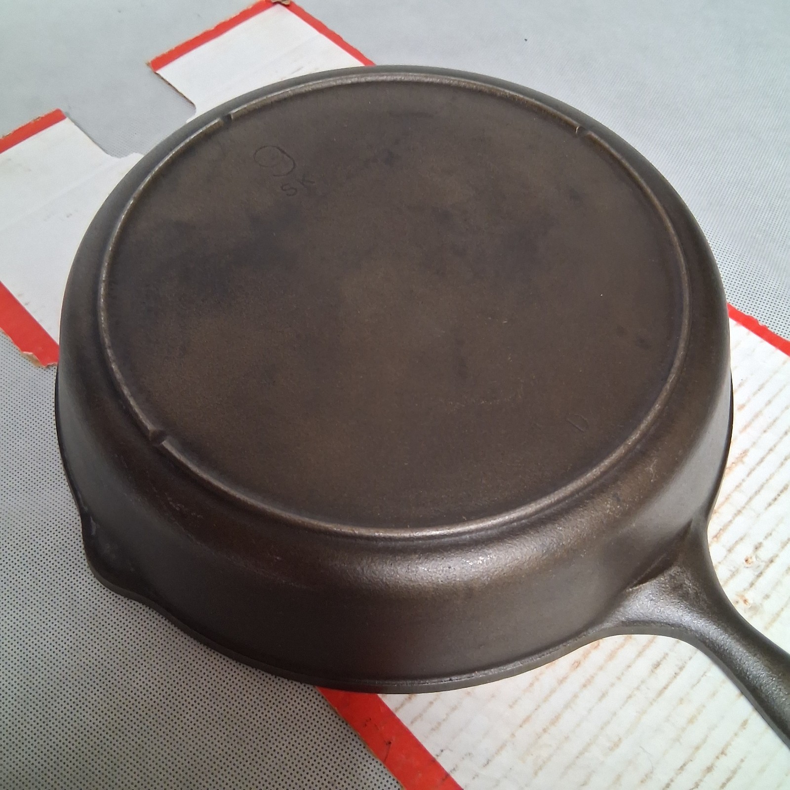 1930’s-1950’s Lodge #9 SK Cast Iron Skillet 11.5″ 3 Notch Heat Ring Sits Flat