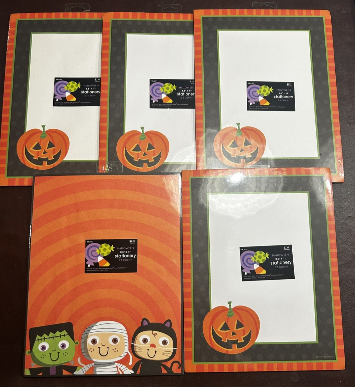 Halloween theme 8 1/2 x 11 stationary – 5 Packs of 25 – New
