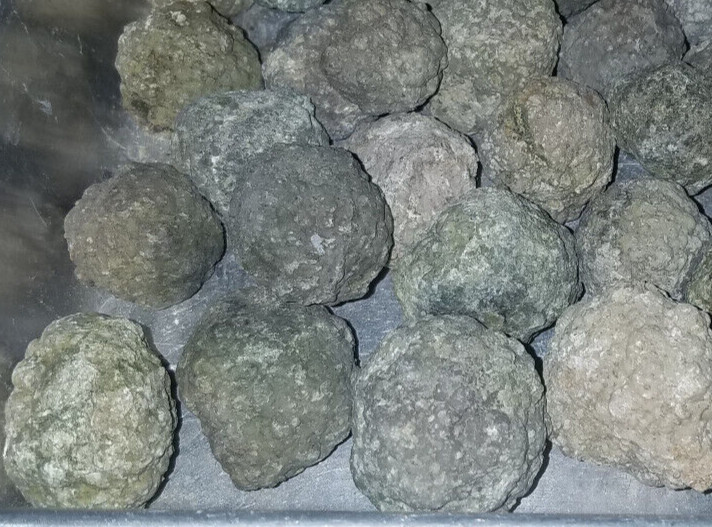 (Each 1-lb LOT) = ( 10 to 15 Uncut Rough Thunderegg Oregon Geode – FREE SHIP)