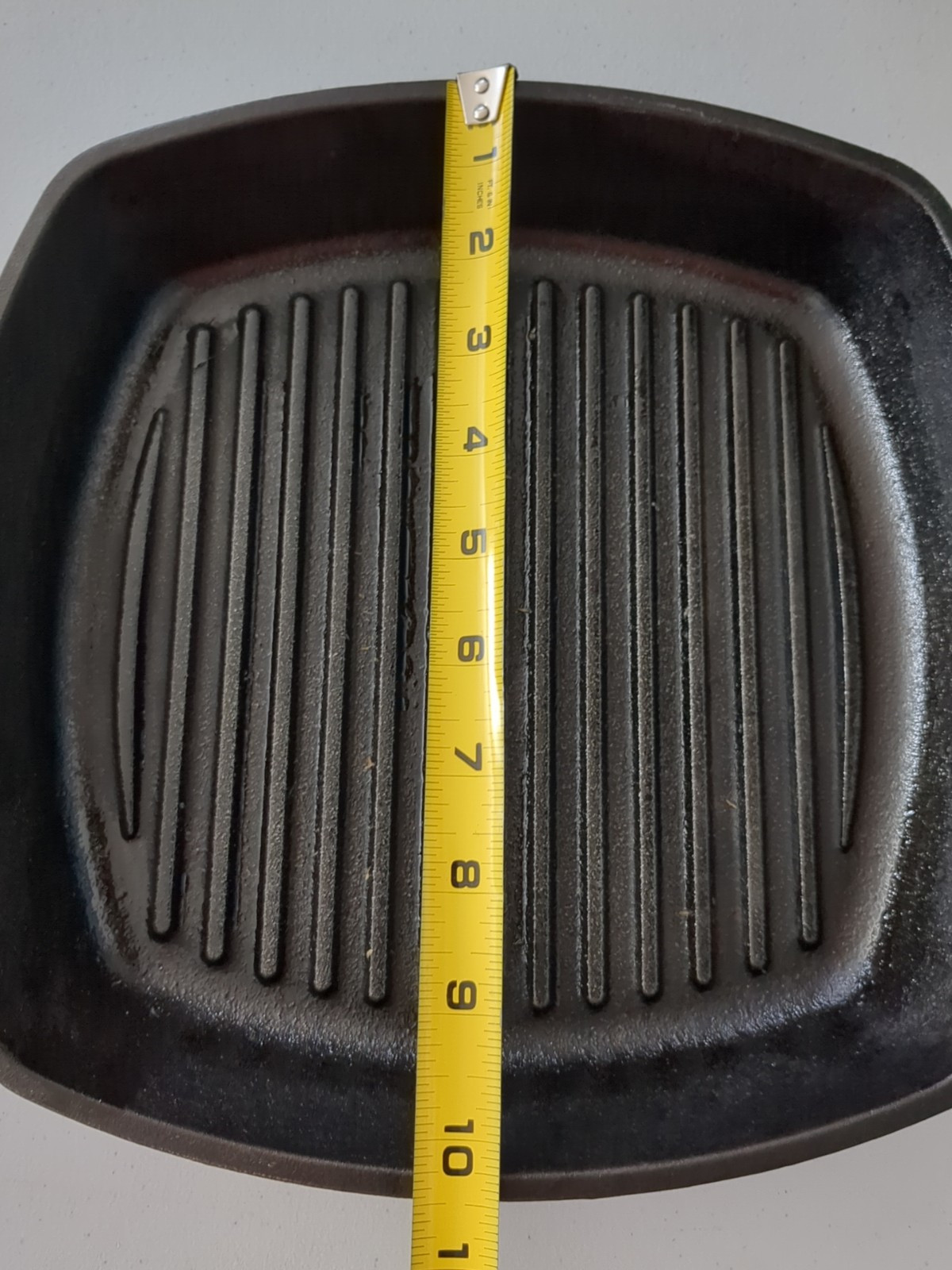 Lodge USA Cast Iron Skillet Fry Pan Ridged Grill Bottom Square 10 Inch 8SGP