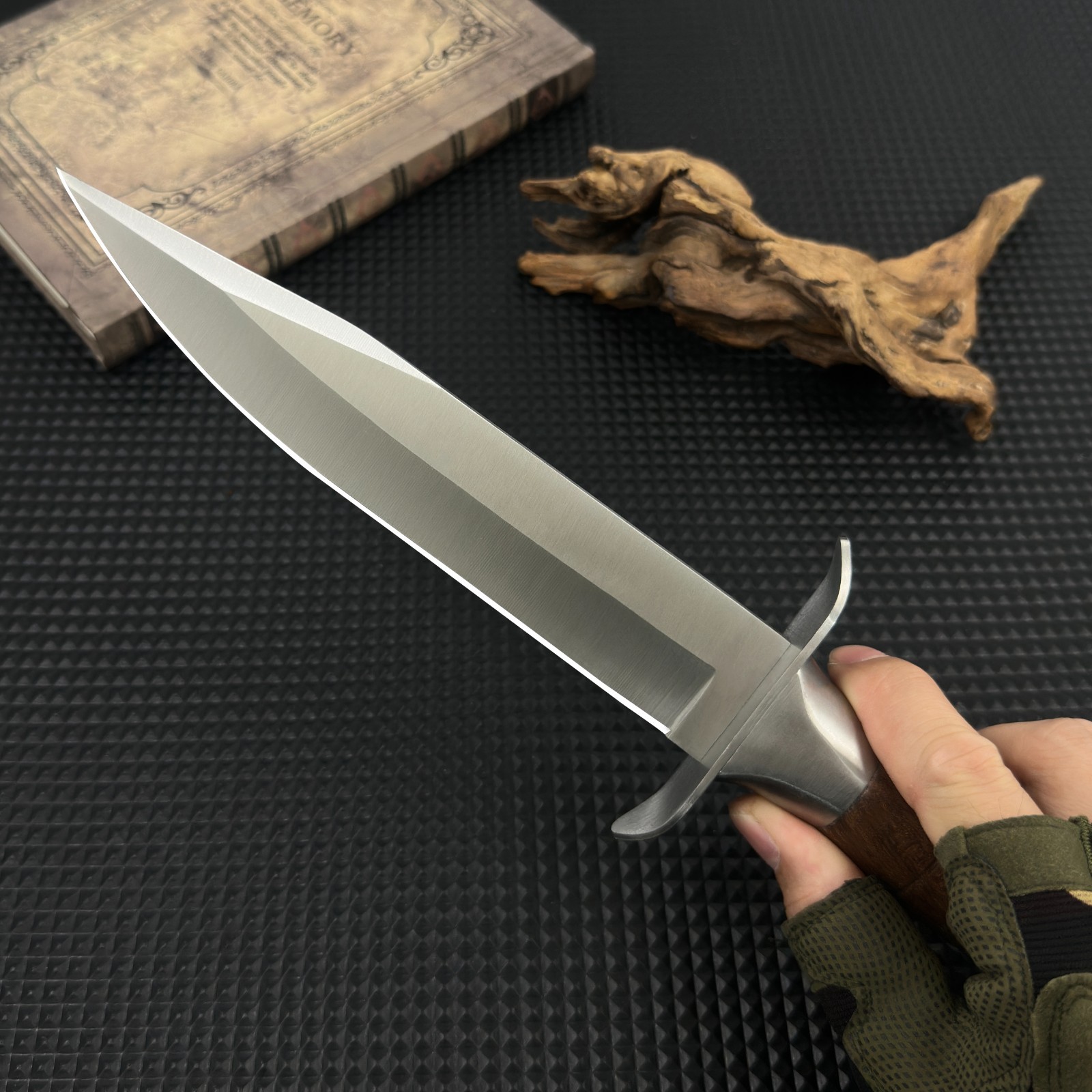 Timeless Single Fixed Blade Knife Sturdy Wooden Handle Everyday Multi-Use Tool