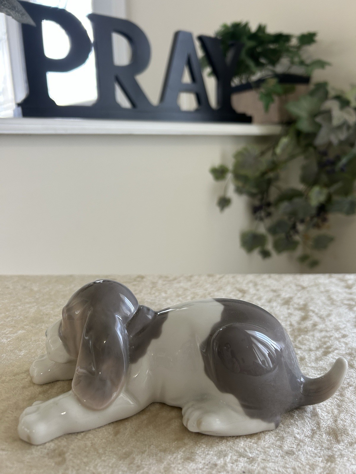 Lladro #1072 Beagle Puppy Lying Mint Condition Fast Shipping!!!